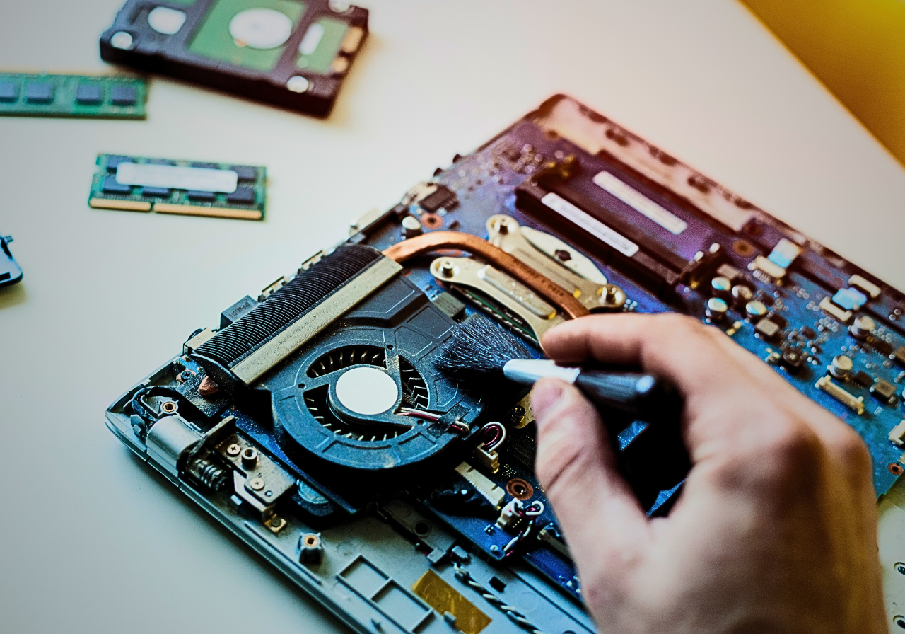 How to Clean Laptop Fan Without Opening